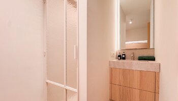 Luxueus gerenoveerd 3SLK-appartement met quasi frontaal zeezicht aan het Rubensplein in Knokke