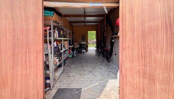 Instapklare halfopen woning met zonnige tuin