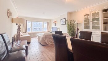 Ruim appartement (2SLK) inclusief autostaanplaats op wandelafstand van de zee en Lippenslaan