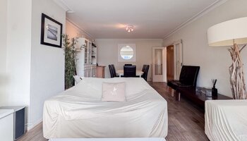 Ruim appartement (2SLK) inclusief autostaanplaats op wandelafstand van de zee en Lippenslaan