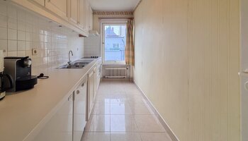 Ruim appartement (2SLK) inclusief autostaanplaats op wandelafstand van de zee en Lippenslaan