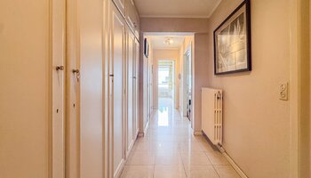 Ruim appartement (2SLK) inclusief autostaanplaats op wandelafstand van de zee en Lippenslaan