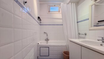 Ruim appartement (2SLK) inclusief autostaanplaats op wandelafstand van de zee en Lippenslaan