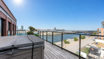 Appartement de luxe de 2 chambres avec de grandes terrasses et un espace polyvalent, situé dans le quartier Oosteroever