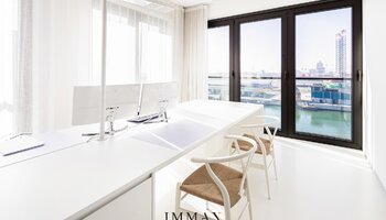 Appartement de luxe de 2 chambres avec de grandes terrasses et un espace polyvalent, situé dans le quartier Oosteroever