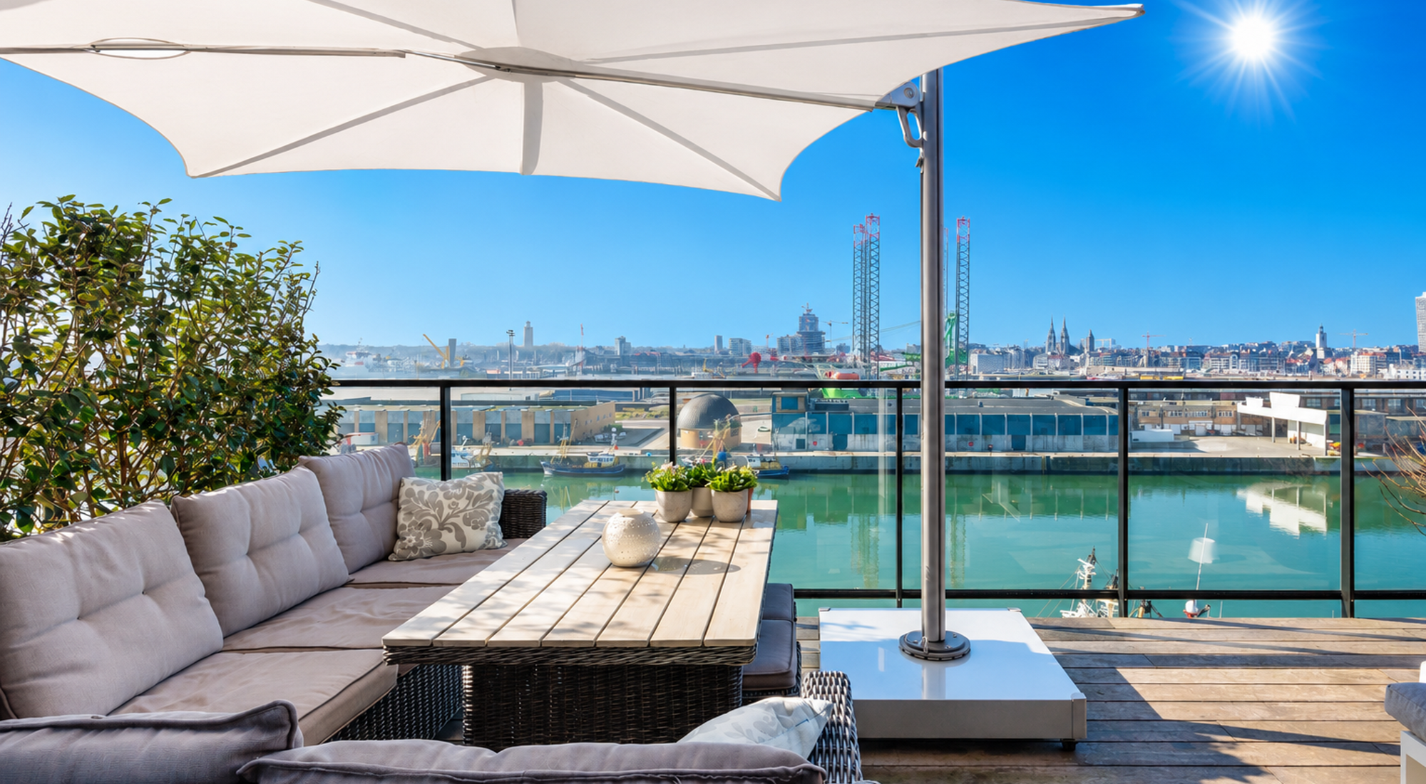 Appartement de luxe de 2 chambres avec de grandes terrasses et un espace polyvalent, situé dans le quartier Oosteroever