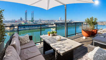 Deux appartements exclusifs et luxueux situés aux 6e et 7e étages, dotés de terrasses spacieuses, dans le quartier Oosteroever