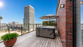 Deux appartements exclusifs et luxueux situés aux 6e et 7e étages, dotés de terrasses spacieuses, dans le quartier Oosteroever
