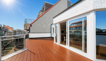 Subliem gerenoveerde penthouse met 3SLK en fenomenale terrassen vlakbij de zee en het centrum
