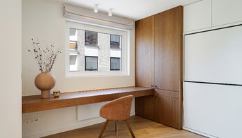 Groot en prachtig gerenoveerd appartement met 4-SLK, west gericht terras en open zicht 