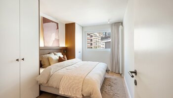 Groot en prachtig gerenoveerd appartement met 4-SLK, west gericht terras en open zicht 