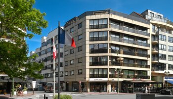 Groot en prachtig gerenoveerd appartement met 4-SLK, west gericht terras en open zicht 
