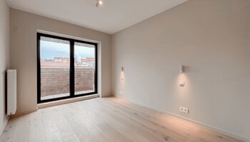 Ruim 2SLK-app met westgericht zonneterras in charmante villaresidentie vlakbij de zee
