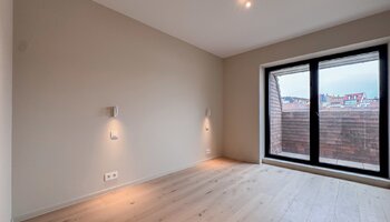 Ruim 2SLK-app met westgericht zonneterras in charmante villaresidentie vlakbij de zee