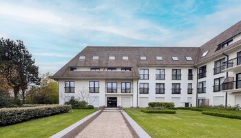 Ruim 2SLK-app met westgericht zonneterras in charmante villaresidentie vlakbij de zee