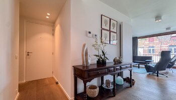Ruim en lichtrijk 2-slaapkamerappartement met zonnig terras in hartje Sint-Michiels