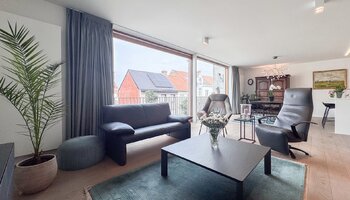 Ruim en lichtrijk 2-slaapkamerappartement met zonnig terras in hartje Sint-Michiels
