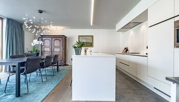 Ruim en lichtrijk 2-slaapkamerappartement met zonnig terras in hartje Sint-Michiels