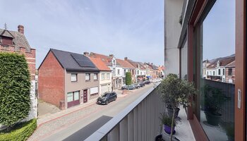 Ruim en lichtrijk 2-slaapkamerappartement met zonnig terras in hartje Sint-Michiels
