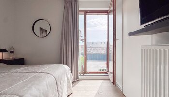 Ruim en lichtrijk 2-slaapkamerappartement met zonnig terras in hartje Sint-Michiels