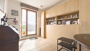 Ruim en lichtrijk 2-slaapkamerappartement met zonnig terras in hartje Sint-Michiels