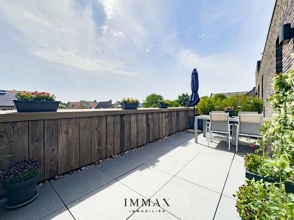 Ruim en lichtrijk 2-slaapkamerappartement met zonnig terras in hartje Sint-Michiels