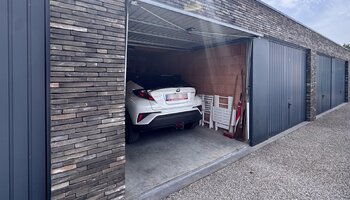 Ruim en lichtrijk 2-slaapkamerappartement met zonnig terras in hartje Sint-Michiels