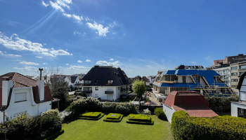 Ruim 2SLK-app met westgericht zonneterras in charmante villaresidentie vlakbij de zee