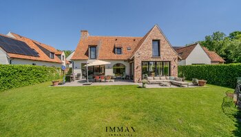 Hoogwaardig afgewerkte pastoriewoning in landelijke omgeving