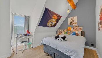 Hoogwaardig afgewerkte pastoriewoning in landelijke omgeving