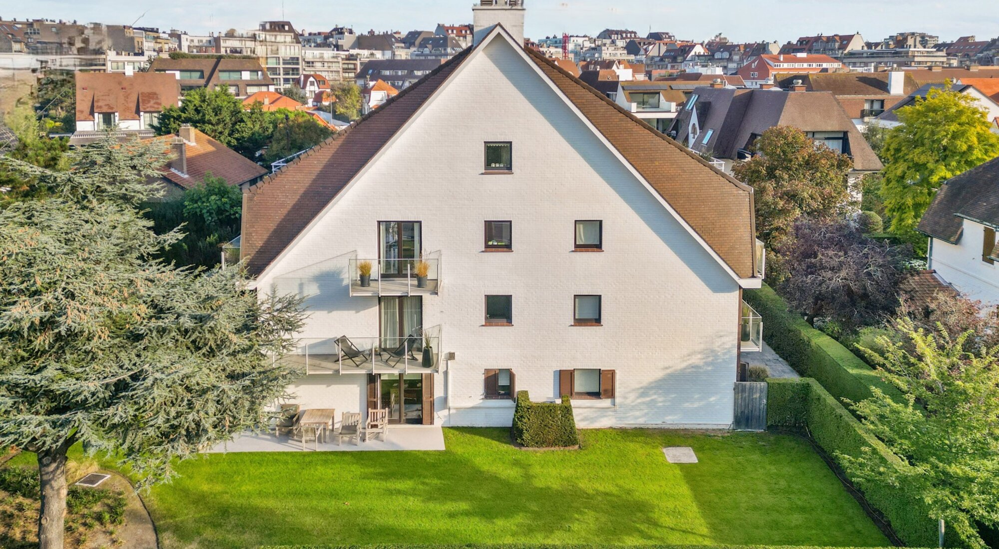 Appartement 2 pièces rénové avec goût dans une résidence de standing, à proximité du Casino et du lac de Zegem