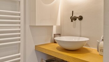 Appartement 2 pièces rénové avec goût dans une résidence de standing, à proximité du Casino et du lac de Zegem