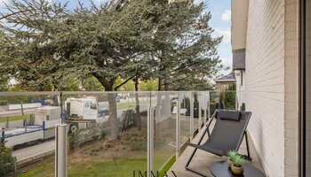 Appartement 2 pièces rénové avec goût dans une résidence de standing, à proximité du Casino et du lac de Zegem