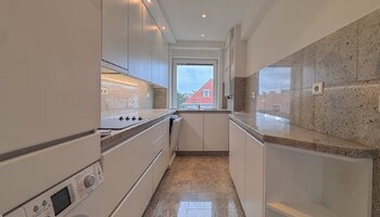 Te renoveren 3-SLK appartement met open zicht nabij de zee en het centrum