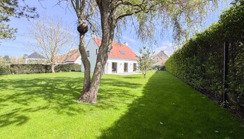 Subliem afgewerkte alleenstaande villa met 4SLK op een uniek ruim perceel te Knokke
