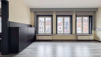 Bureau avec espaces variés en zone prisée