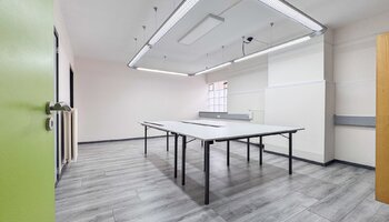 Bureau avec espaces variés en zone prisée