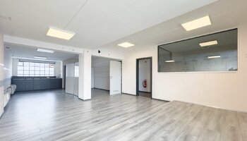 Bureau avec espaces variés en zone prisée