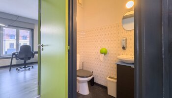 Bureau avec espaces variés en zone prisée