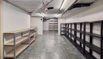 Bureau avec espaces variés en zone prisée