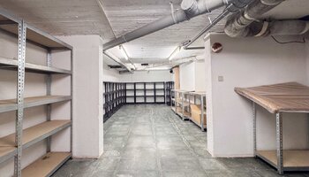 Bureau avec espaces variés en zone prisée