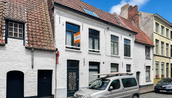 Charmante lichtrijke stadswoning met zongerichte koer