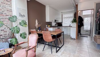Charmante lichtrijke stadswoning met zongerichte koer