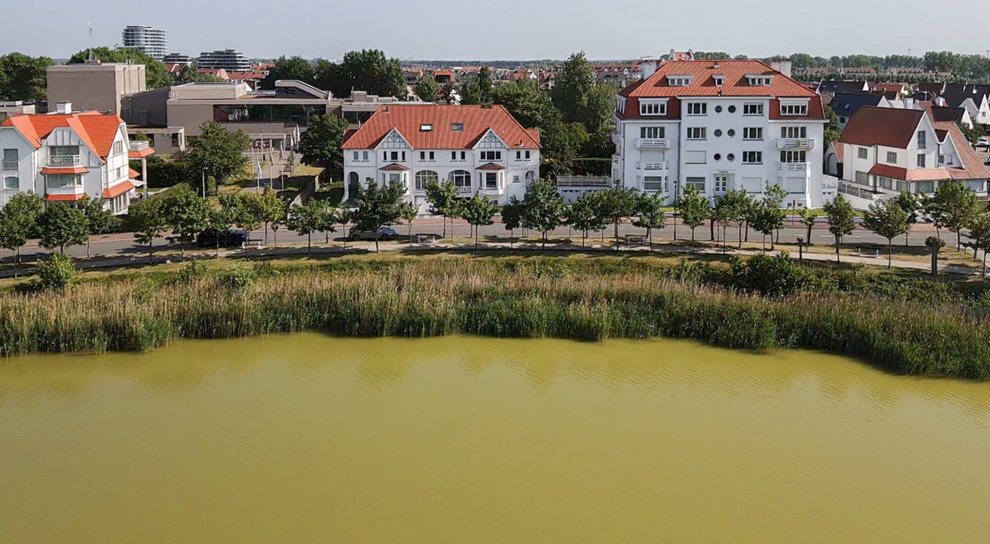 Exclusieve villa aan het Zegemeer met inpandige garage