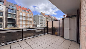 Spacieux appartement 2 pièces avec façade large près de la place Rubens