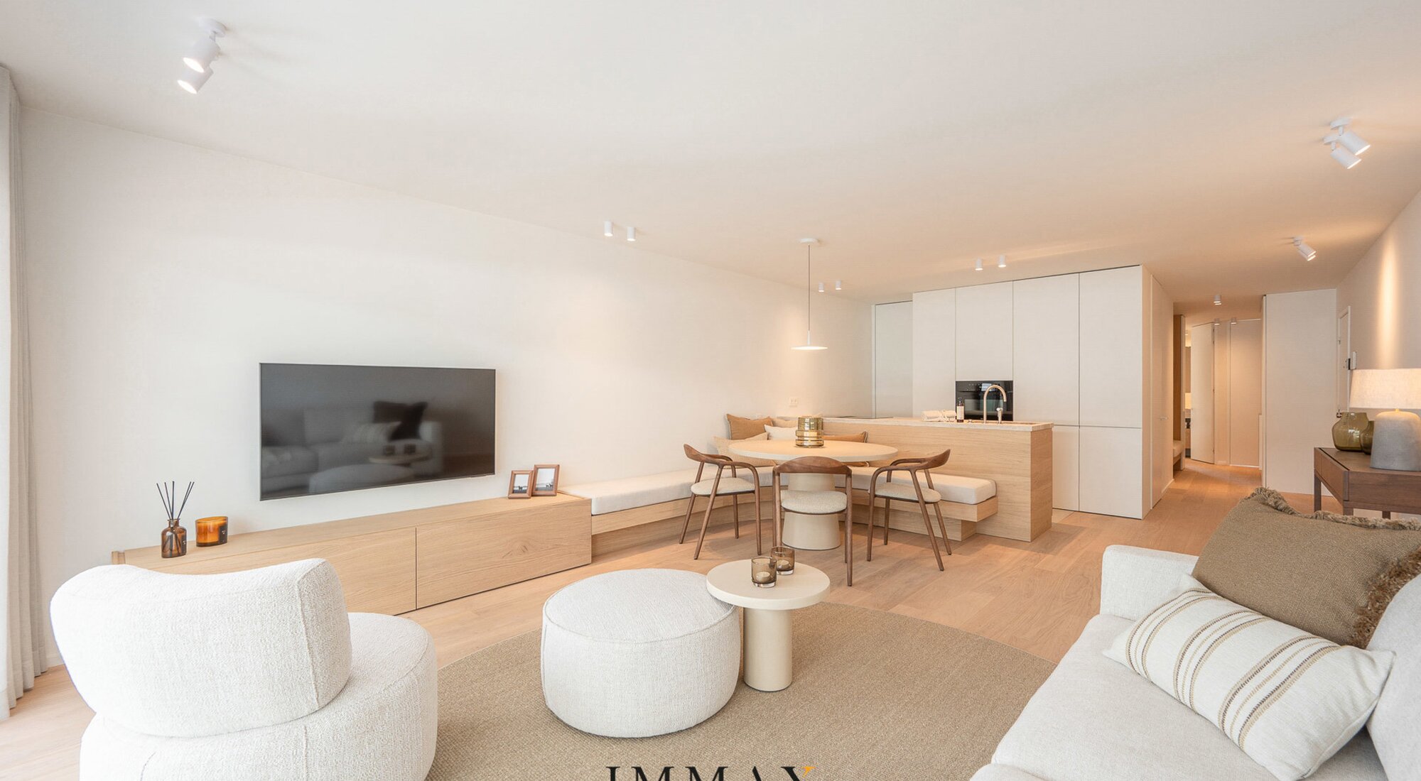 Prachtig gerenoveerd 3SLK-appartement met zicht op het lichtorenplein in de Kustlaan