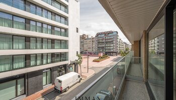 Prachtig gerenoveerd 3SLK-appartement met zicht op het lichtorenplein in de Kustlaan