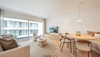Prachtig gerenoveerd 3SLK-appartement met zicht op het lichtorenplein in de Kustlaan