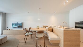 Prachtig gerenoveerd 3SLK-appartement met zicht op het lichtorenplein in de Kustlaan