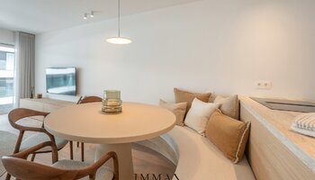 Prachtig gerenoveerd 3SLK-appartement met zicht op het lichtorenplein in de Kustlaan